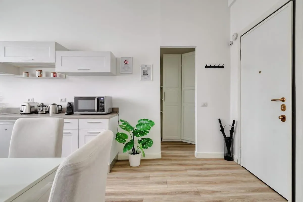 Oasis Suite - Subway 50 Meters Just 5 Minutes From Duomo 米兰 公寓